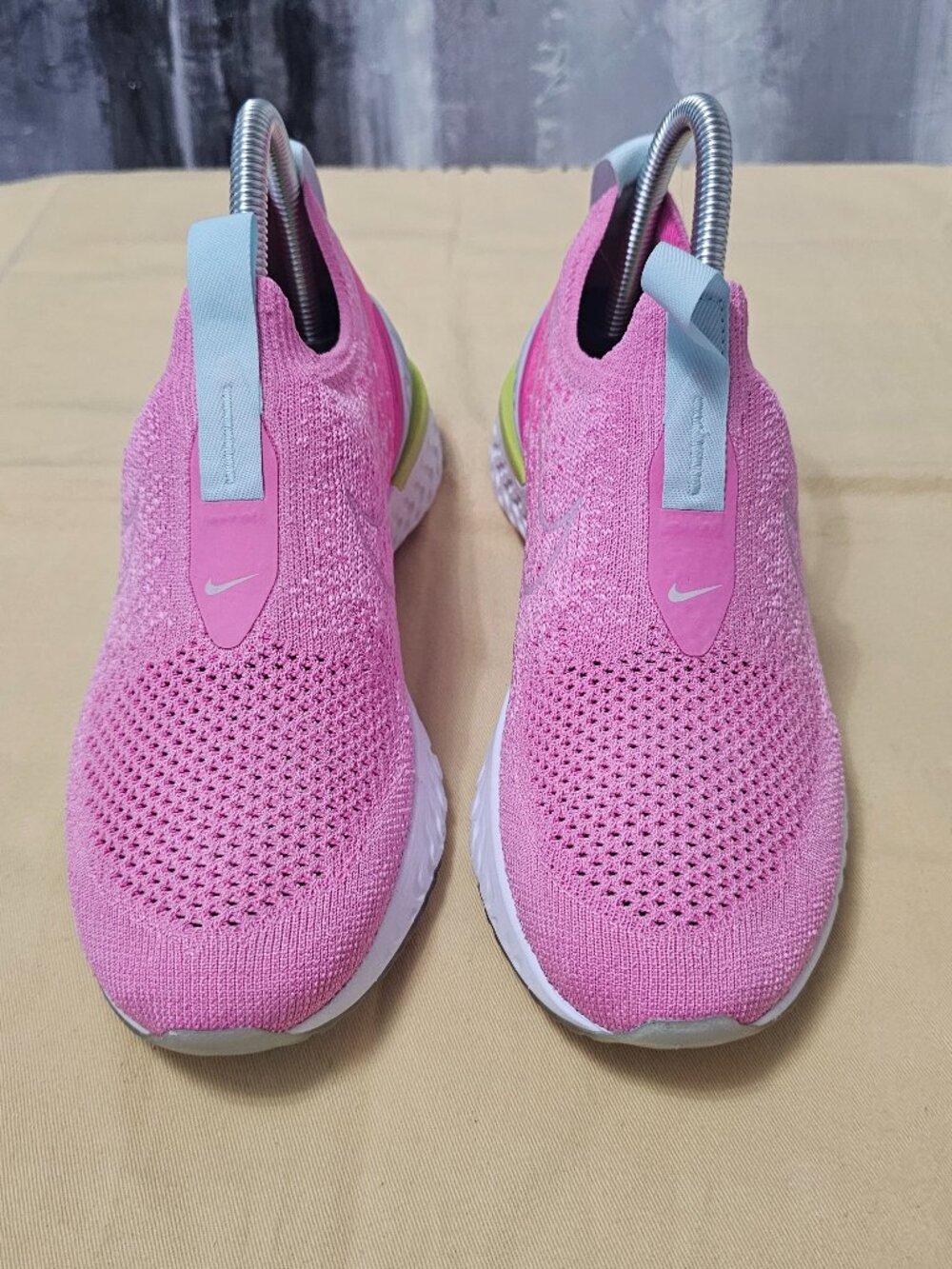 NEW Nike Epic Phantom React Flyknit GS Psychic Pink Volt Blue CJ0841-600 Size6.5 - Picture 4 of 7